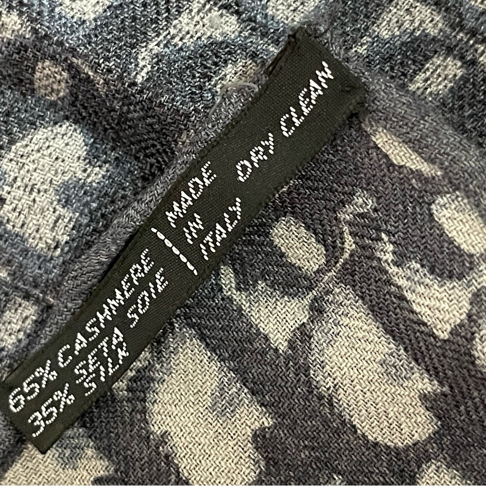 Dior Cashmere shawl Scarf. - Picture 9 of 16